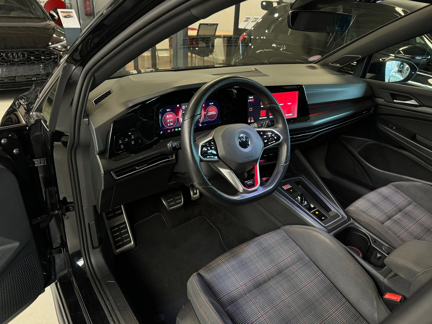 Volkswagen Golf 2.0 TSI GTI Pano|H/K|Keyless|IQ|Mistlampen