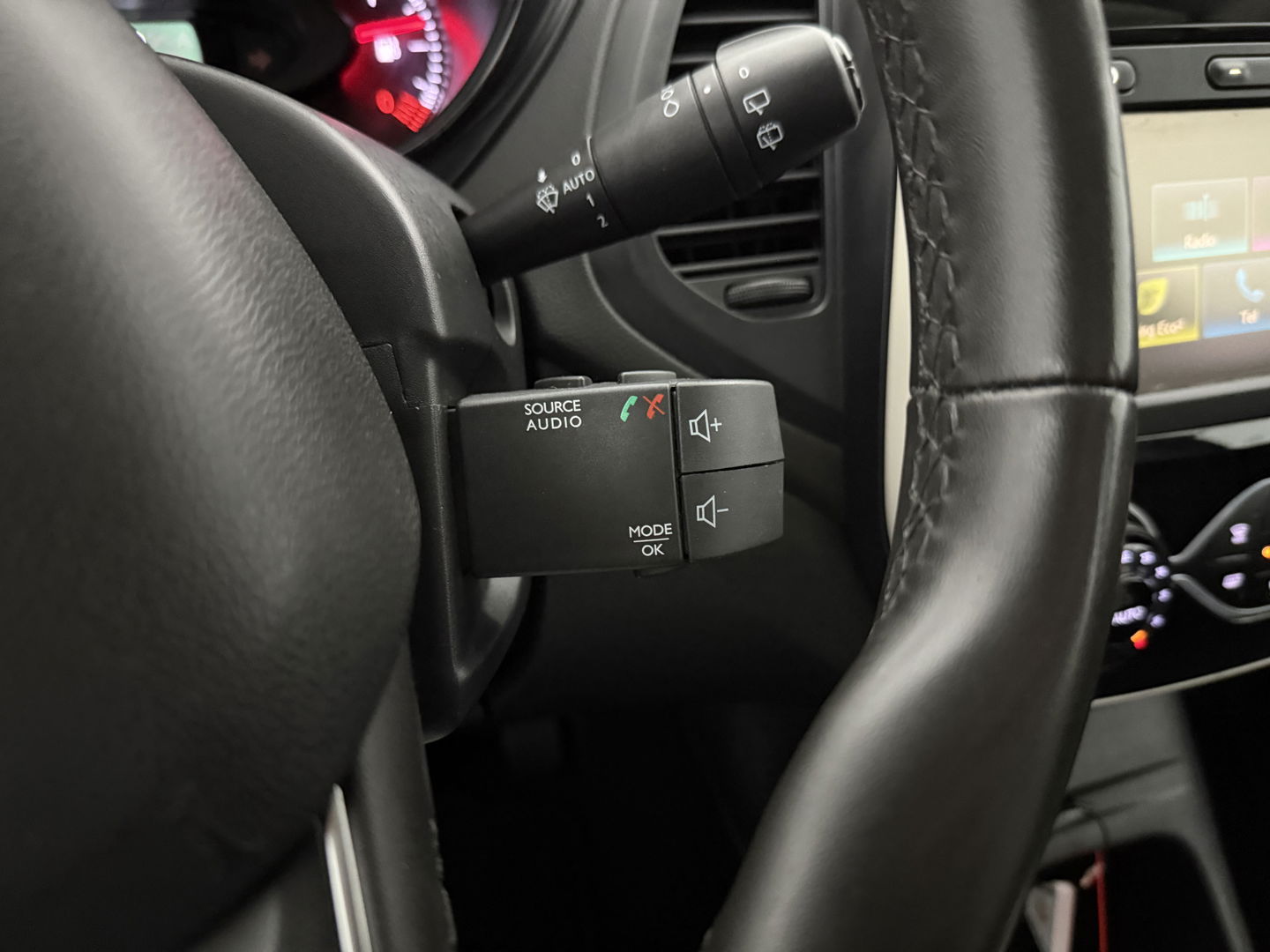 Renault Captur 0.9 TCe Limited | Clima | Cruise | LED | Keyless | Parkeersens.