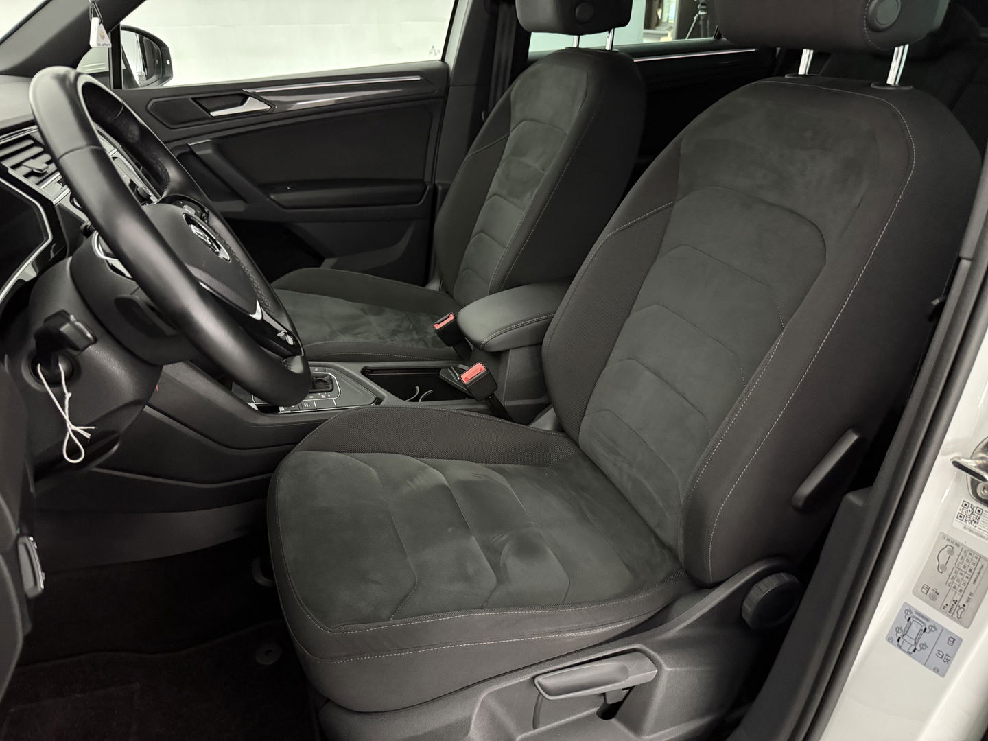 Volkswagen Tiguan 1.5 TSI ACT 150PK R-line | Virtual | Carplay | Trekh. | Adaptive Cruise | LED | Parkeersens. | NAP