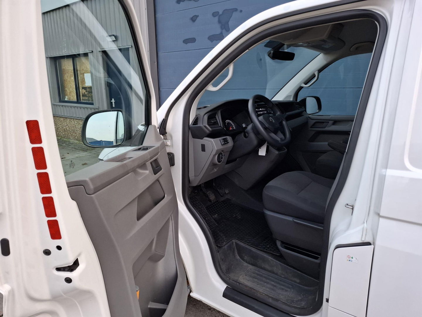 Volkswagen Transporter 2.0 TDI L2H1 30 Comfortline AIRCO / CRUISE CONTROLE / EURO 6