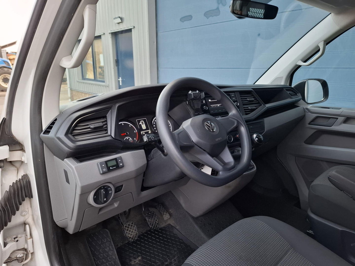 Volkswagen Transporter 2.0 TDI L2H1 30 Comfortline AIRCO / CRUISE CONTROLE / EURO 6