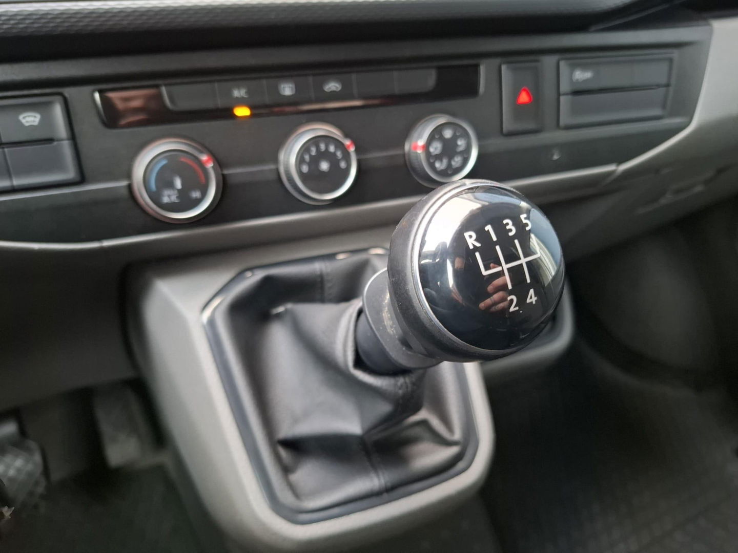 Volkswagen Transporter 2.0 TDI L2H1 30 Comfortline AIRCO / CRUISE CONTROLE / EURO 6