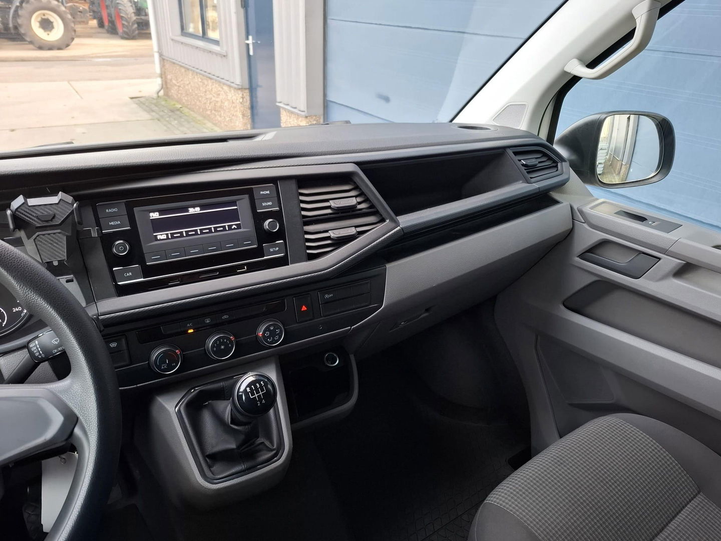 Volkswagen Transporter 2.0 TDI L2H1 30 Comfortline AIRCO / CRUISE CONTROLE / EURO 6