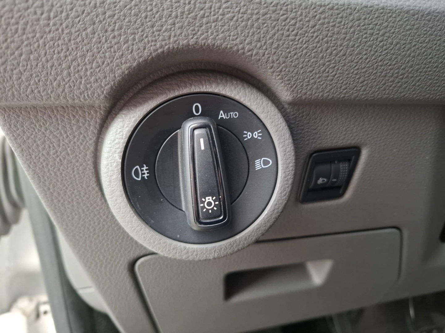 Volkswagen Transporter 2.0 TDI L2H1 30 Comfortline AIRCO / CRUISE CONTROLE / EURO 6