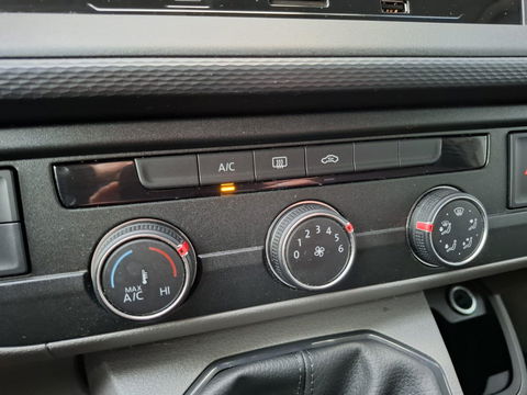 Volkswagen Transporter 2.0 TDI L2H1 30 Comfortline AIRCO / CRUISE CONTROLE / EURO 6