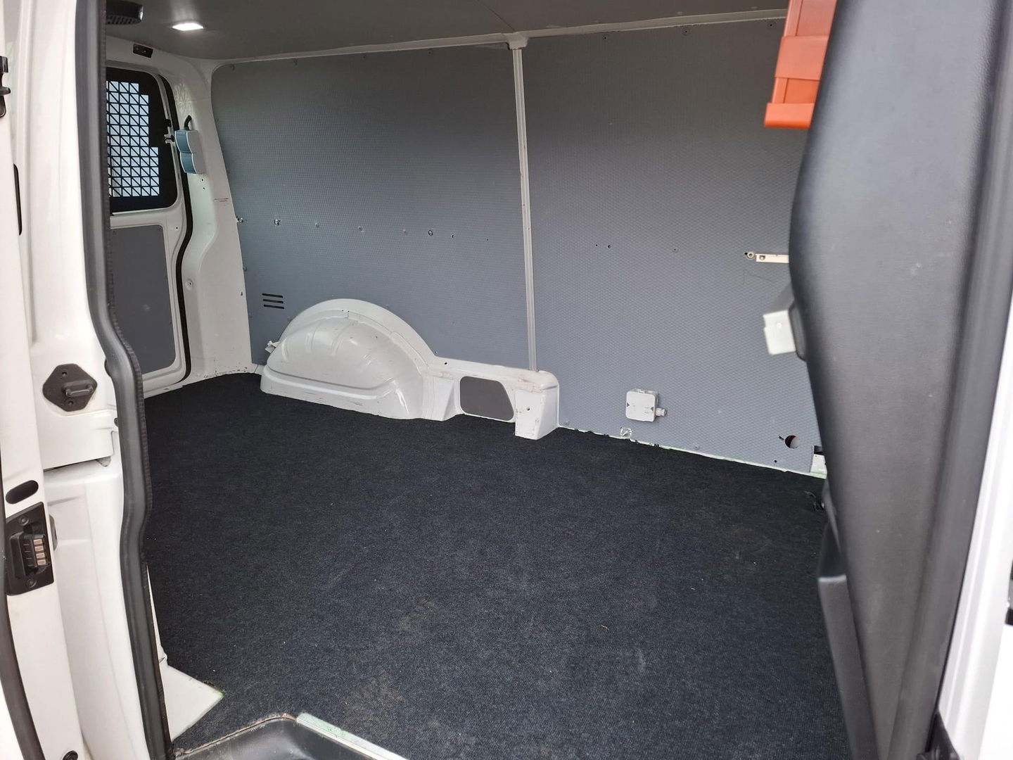 Volkswagen Transporter 2.0 TDI L2H1 30 Comfortline AIRCO / CRUISE CONTROLE / EURO 6