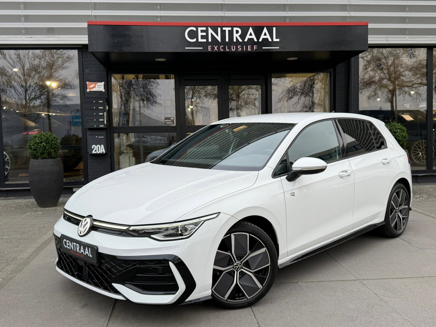 Volkswagen Golf 1.5 eTSI R-Line Edition NL-Auto|CameraIQ-Lights|Carplay|Keyless