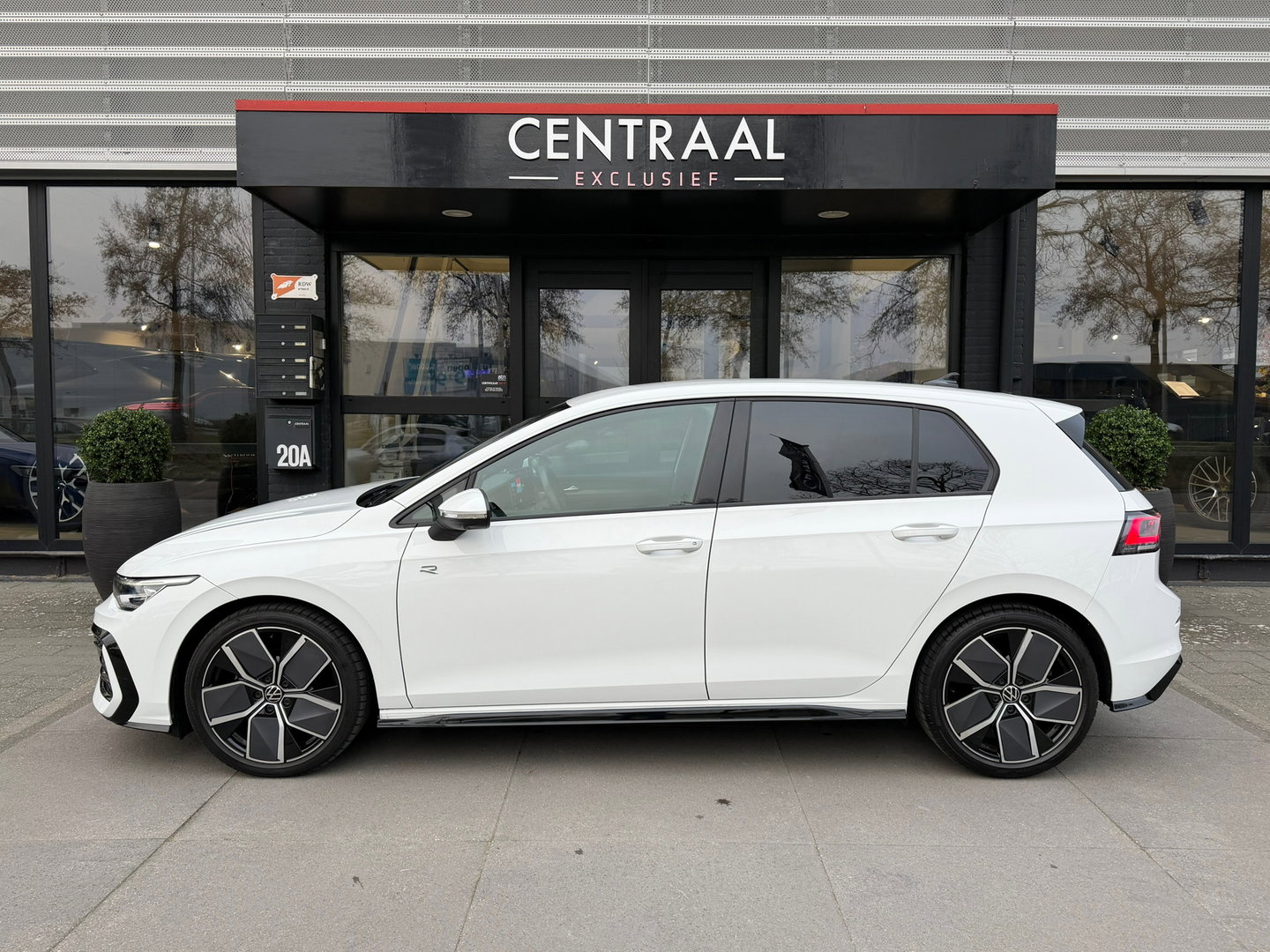 Volkswagen Golf 1.5 eTSI R-Line Edition NL-Auto|CameraIQ-Lights|Carplay|Keyless