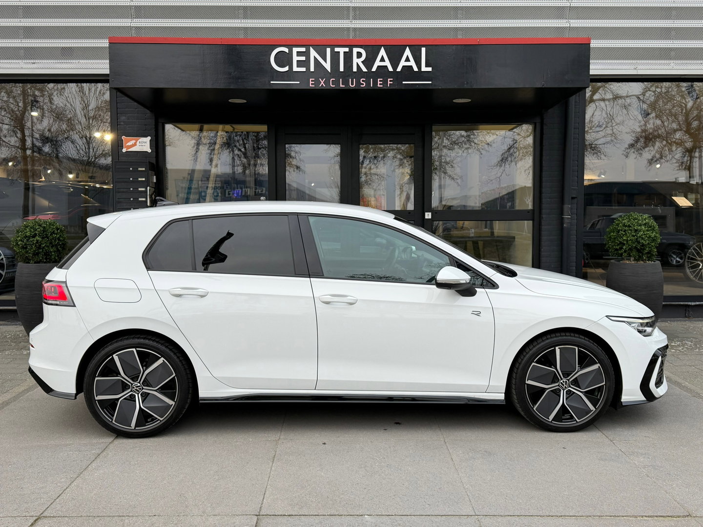 Volkswagen Golf 1.5 eTSI R-Line Edition NL-Auto|CameraIQ-Lights|Carplay|Keyless