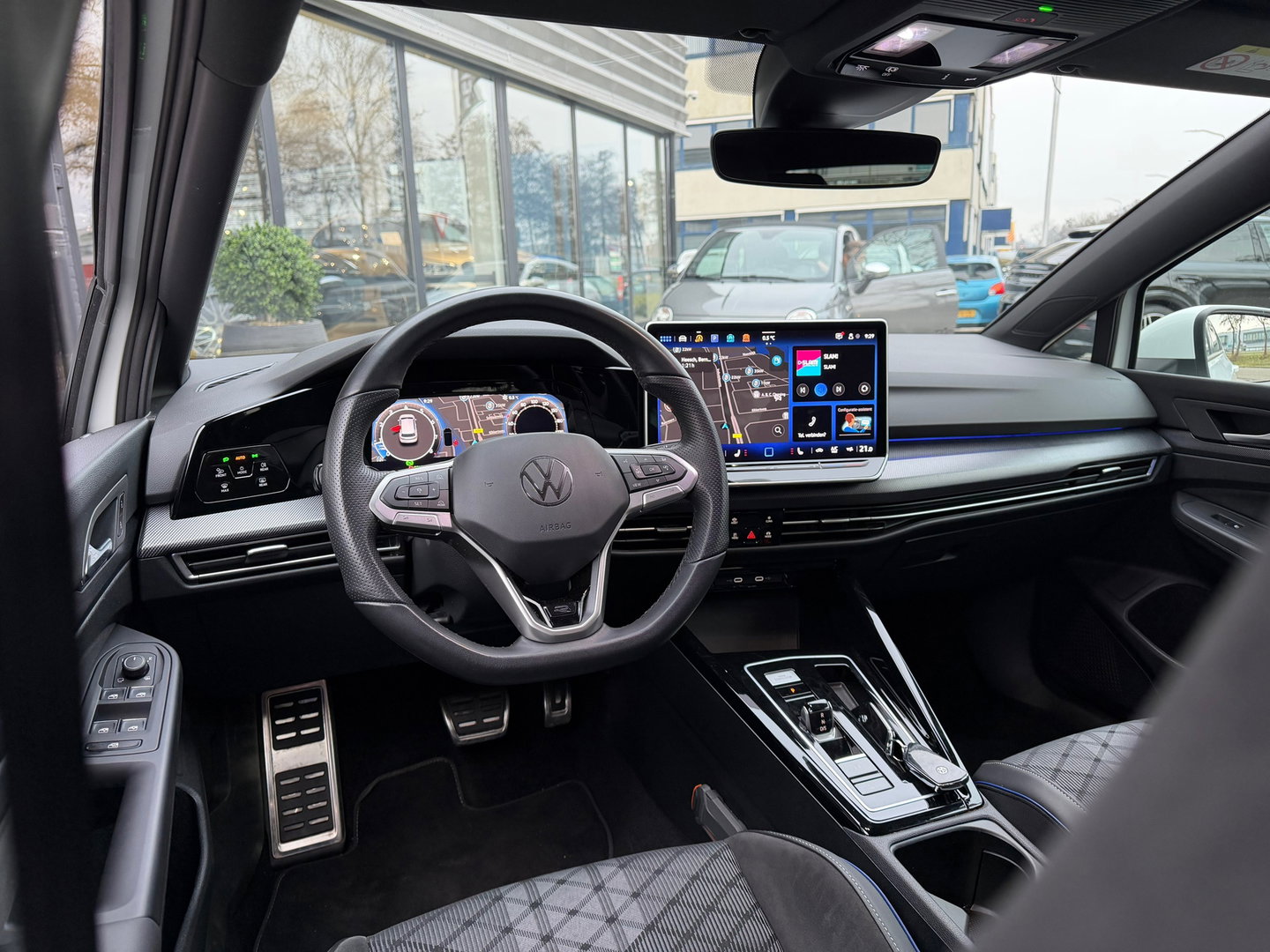 Volkswagen Golf 1.5 eTSI R-Line Edition NL-Auto|CameraIQ-Lights|Carplay|Keyless