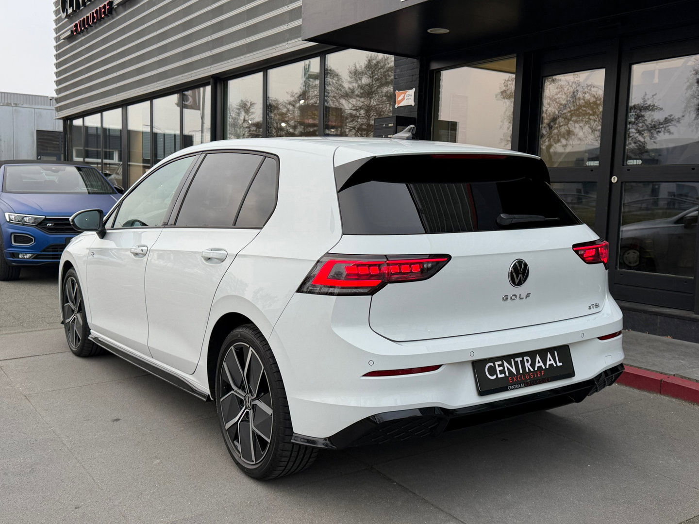 Volkswagen Golf 1.5 eTSI R-Line Edition NL-Auto|CameraIQ-Lights|Carplay|Keyless