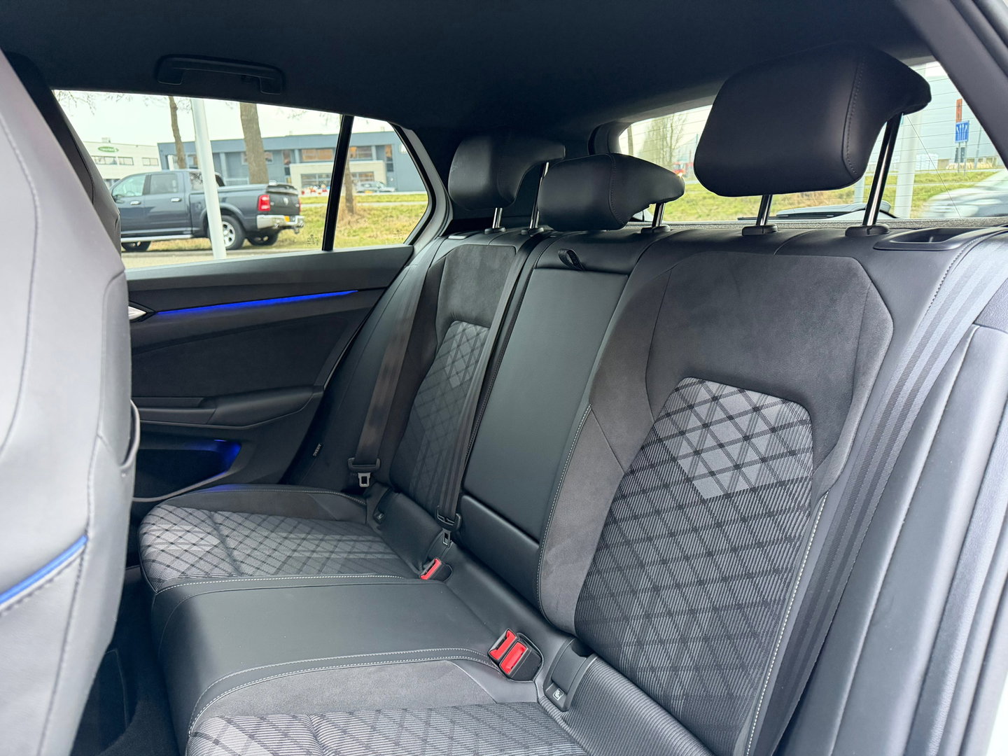 Volkswagen Golf 1.5 eTSI R-Line Edition NL-Auto|CameraIQ-Lights|Carplay|Keyless