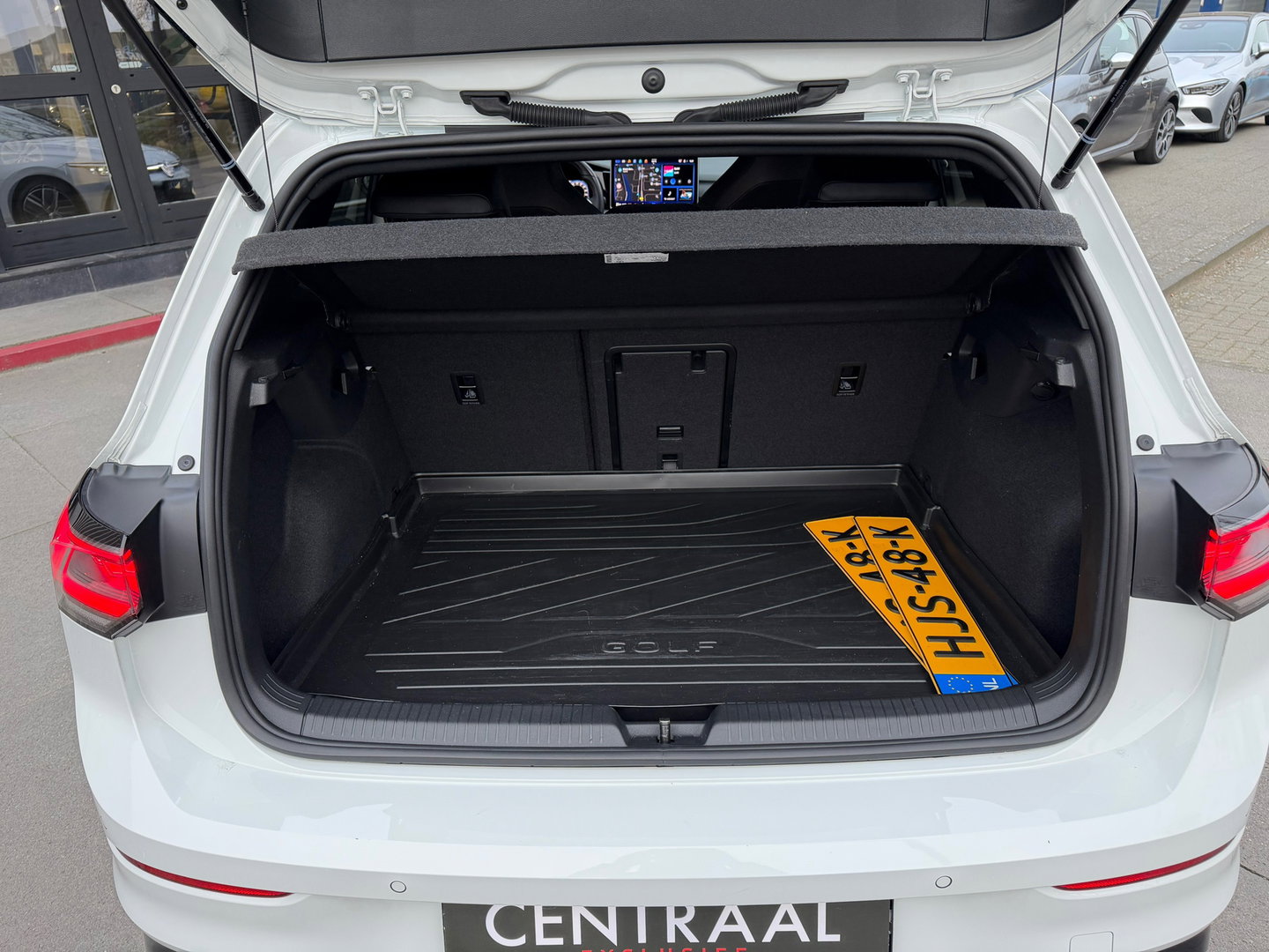 Volkswagen Golf 1.5 eTSI R-Line Edition NL-Auto|CameraIQ-Lights|Carplay|Keyless