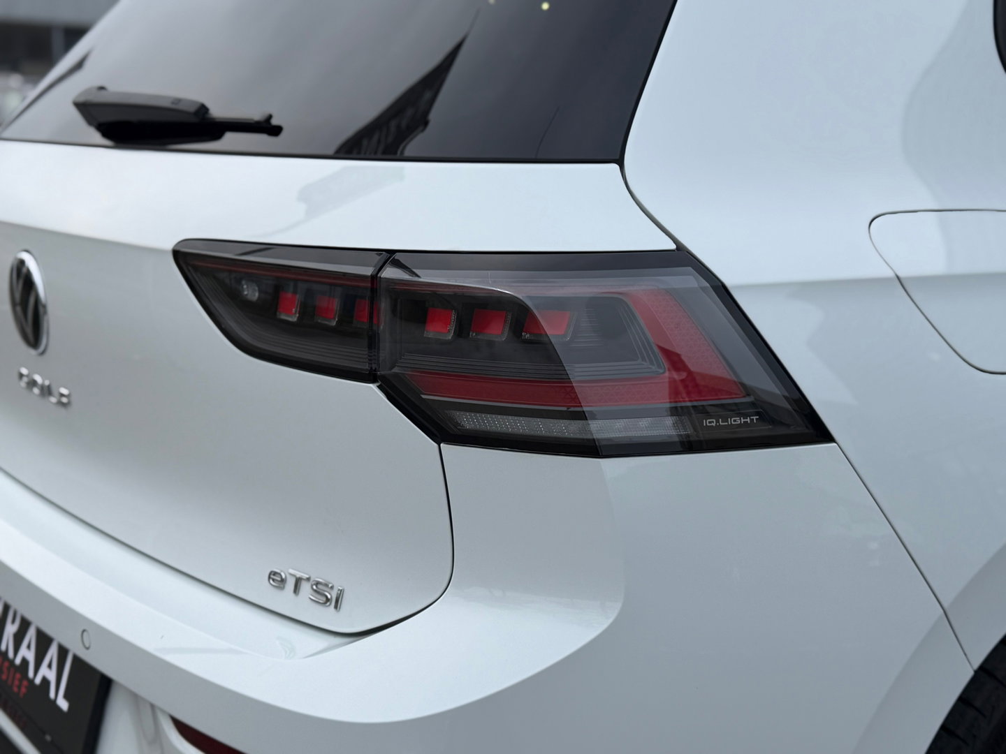 Volkswagen Golf 1.5 eTSI R-Line Edition NL-Auto|CameraIQ-Lights|Carplay|Keyless