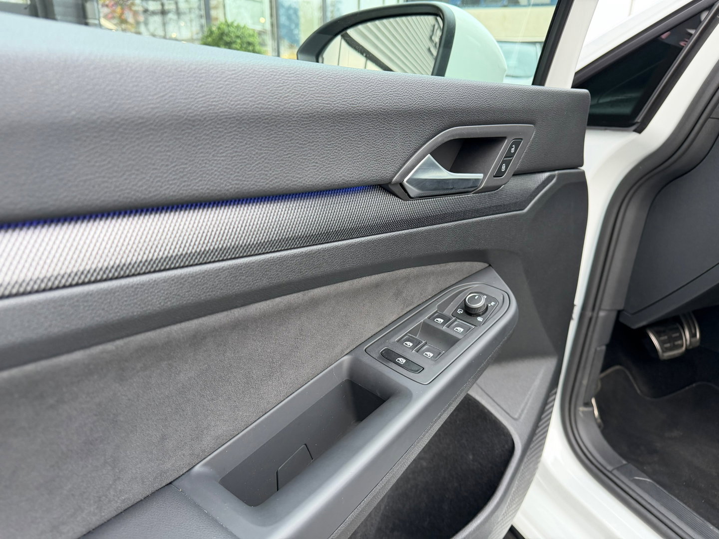 Volkswagen Golf 1.5 eTSI R-Line Edition NL-Auto|CameraIQ-Lights|Carplay|Keyless