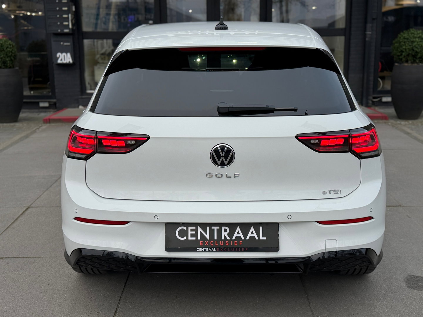 Volkswagen Golf 1.5 eTSI R-Line Edition NL-Auto|CameraIQ-Lights|Carplay|Keyless