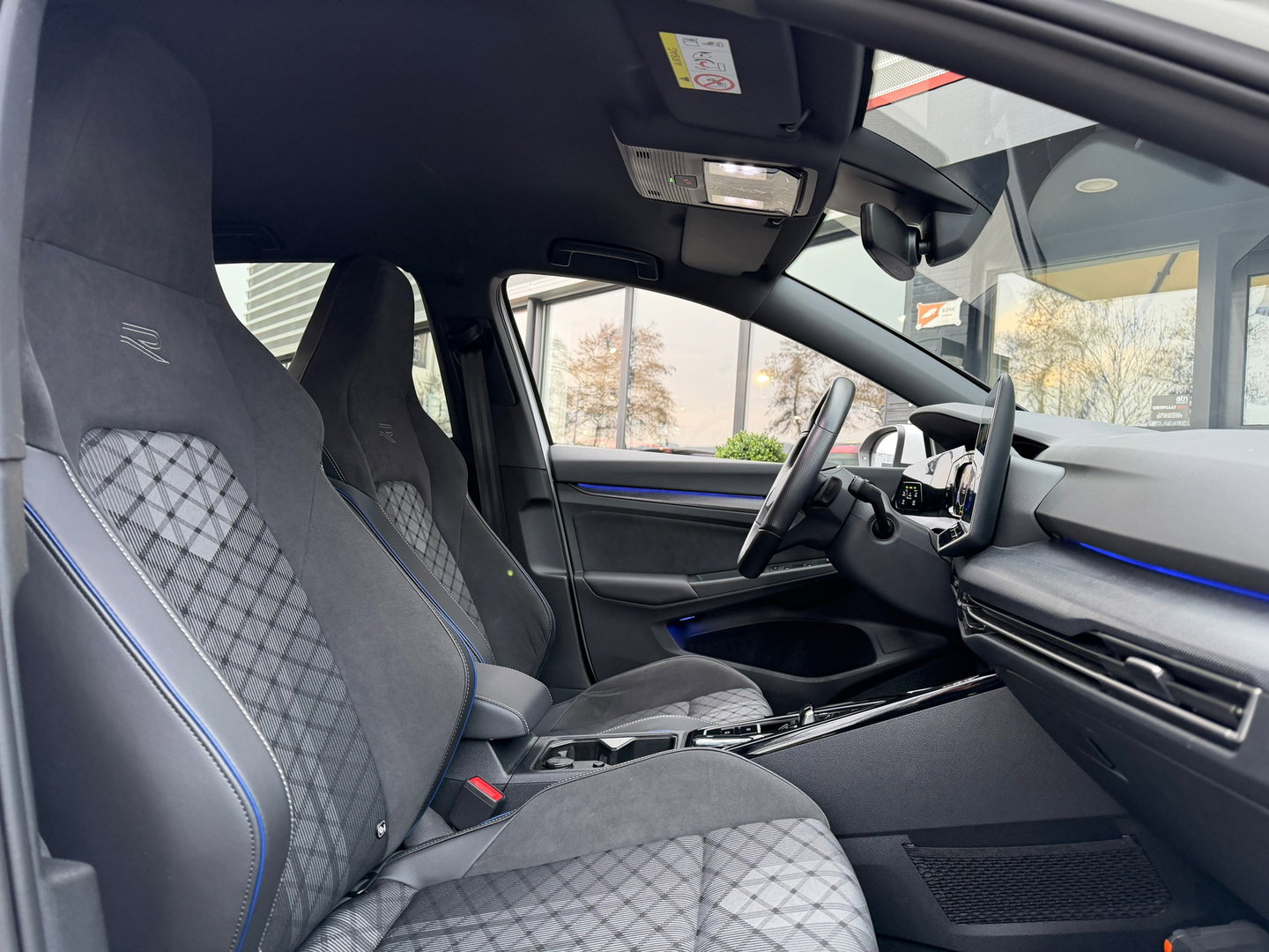 Volkswagen Golf 1.5 eTSI R-Line Edition NL-Auto|CameraIQ-Lights|Carplay|Keyless