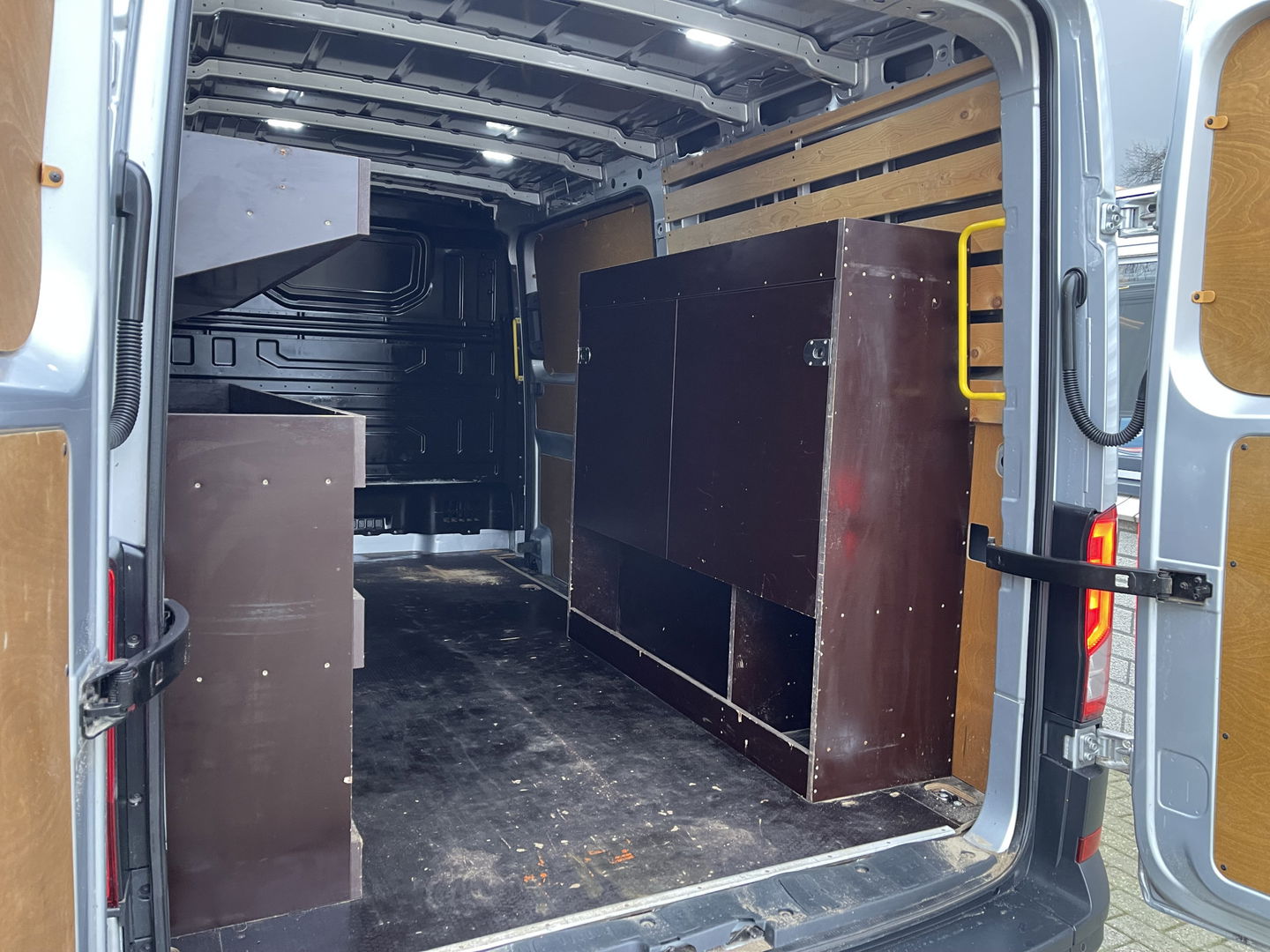 Volkswagen Crafter 30 2.0 TDI L3H2 Comfortline ( voorheen L2H1 ) / euro 6 / bpm vrij / lease vanaf € 358 / vaste prijs rijklaar € 21.950 ex btw / zilver metallic / airco / cruise / navi / pdc voor en achter