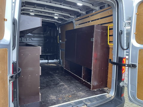 Volkswagen Crafter 30 2.0 TDI L3H2 Comfortline ( voorheen L2H1 ) / euro 6 / bpm vrij / lease vanaf € 358 / vaste prijs rijklaar € 21.950 ex btw / zilver metallic / airco / cruise / navi / pdc voor en achter