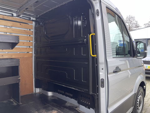Volkswagen Crafter 30 2.0 TDI L3H2 Comfortline ( voorheen L2H1 ) / euro 6 / bpm vrij / lease vanaf € 358 / vaste prijs rijklaar € 21.950 ex btw / zilver metallic / airco / cruise / navi / pdc voor en achter