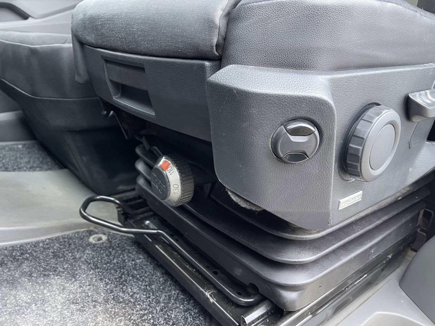 Volkswagen Crafter 30 2.0 TDI L3H2 Comfortline ( voorheen L2H1 ) / euro 6 / bpm vrij / lease vanaf € 358 / vaste prijs rijklaar € 21.950 ex btw / zilver metallic / airco / cruise / navi / pdc voor en achter