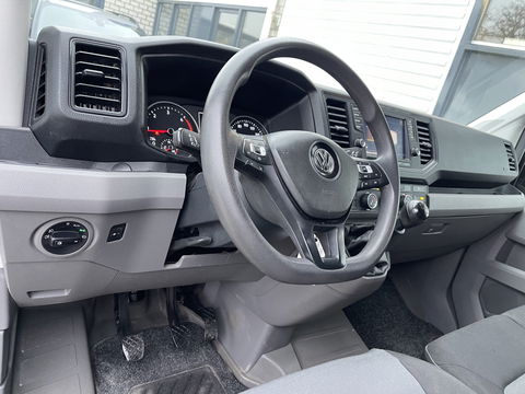 Volkswagen Crafter 30 2.0 TDI L3H2 Comfortline ( voorheen L2H1 ) / euro 6 / bpm vrij / lease vanaf € 358 / vaste prijs rijklaar € 21.950 ex btw / zilver metallic / airco / cruise / navi / pdc voor en achter
