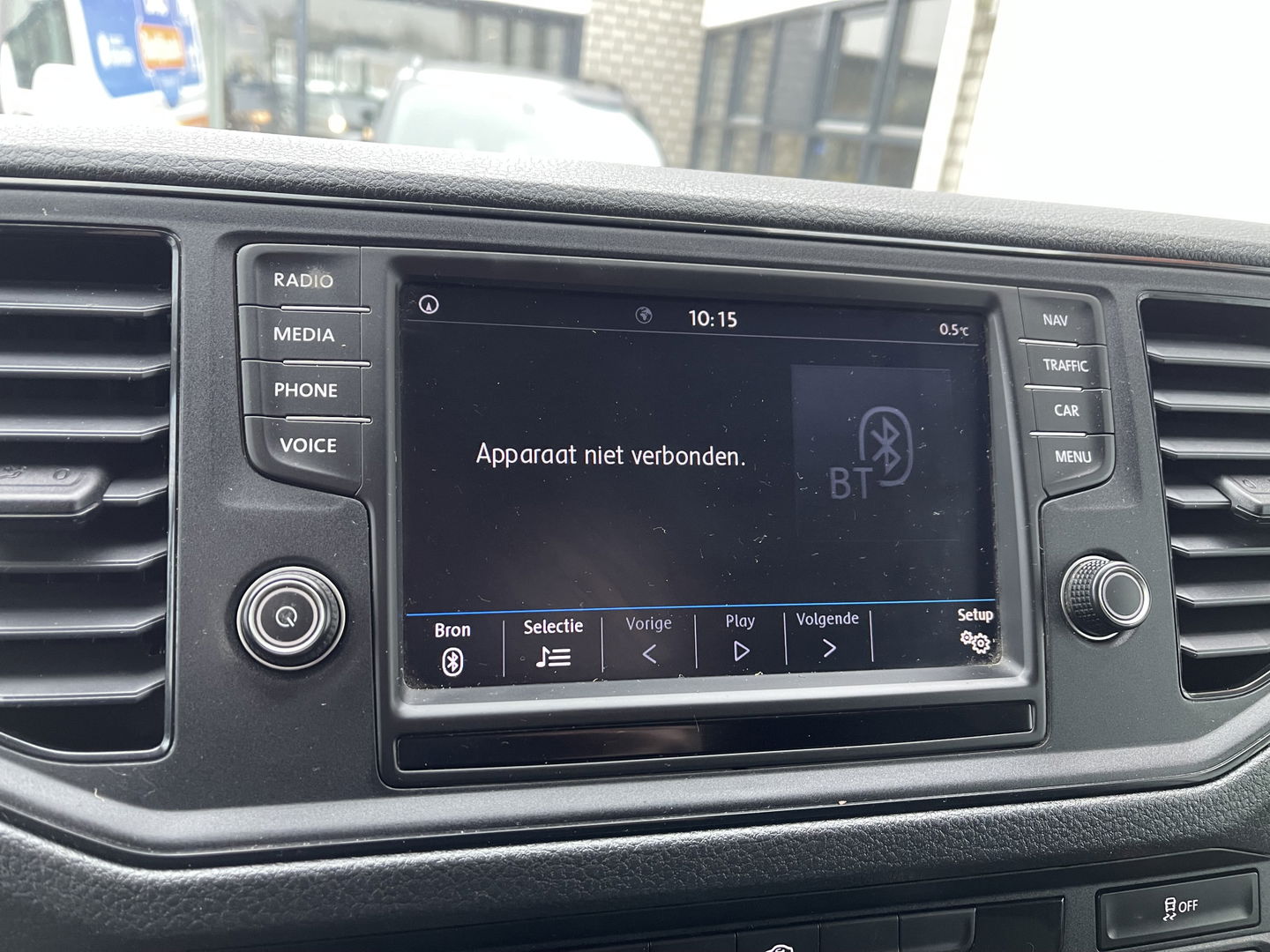 Volkswagen Crafter 30 2.0 TDI L3H2 Comfortline ( voorheen L2H1 ) / euro 6 / bpm vrij / lease vanaf € 358 / vaste prijs rijklaar € 21.950 ex btw / zilver metallic / airco / cruise / navi / pdc voor en achter