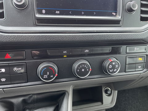 Volkswagen Crafter 30 2.0 TDI L3H2 Comfortline ( voorheen L2H1 ) / euro 6 / bpm vrij / lease vanaf € 358 / vaste prijs rijklaar € 21.950 ex btw / zilver metallic / airco / cruise / navi / pdc voor en achter