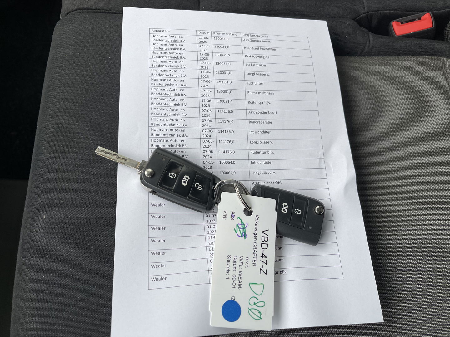 Volkswagen Crafter 30 2.0 TDI L3H2 Comfortline ( voorheen L2H1 ) / euro 6 / bpm vrij / lease vanaf € 358 / vaste prijs rijklaar € 21.950 ex btw / zilver metallic / airco / cruise / navi / pdc voor en achter