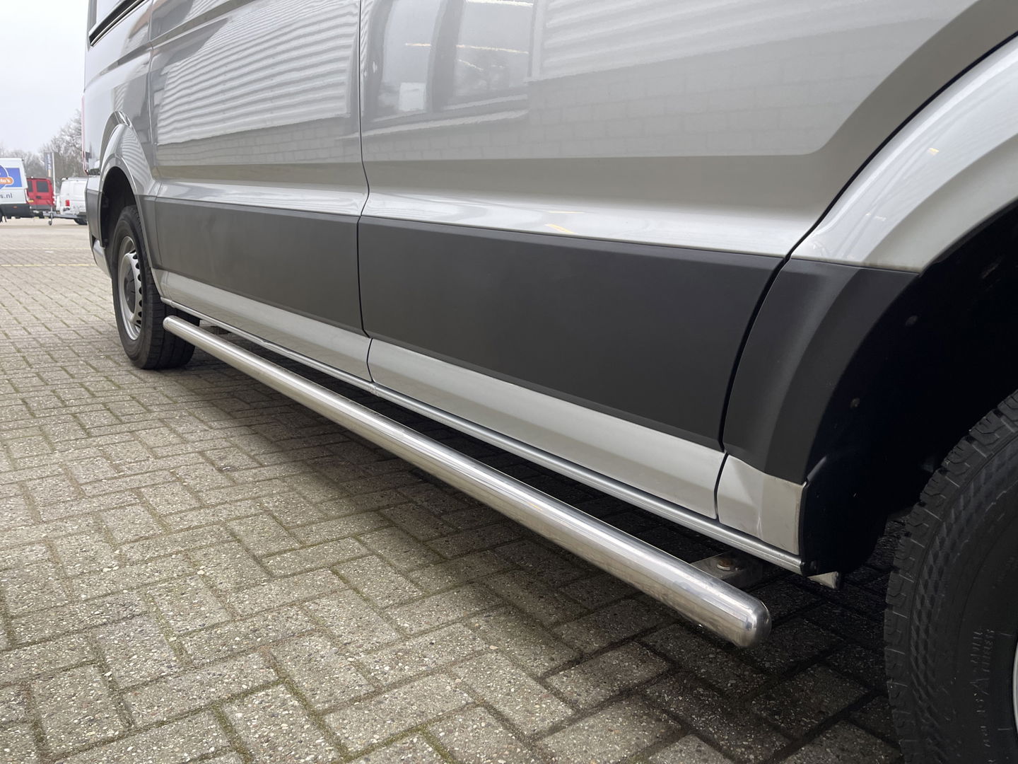 Volkswagen Crafter 30 2.0 TDI L3H2 Comfortline ( voorheen L2H1 ) / euro 6 / bpm vrij / lease vanaf € 358 / vaste prijs rijklaar € 21.950 ex btw / zilver metallic / airco / cruise / navi / pdc voor en achter