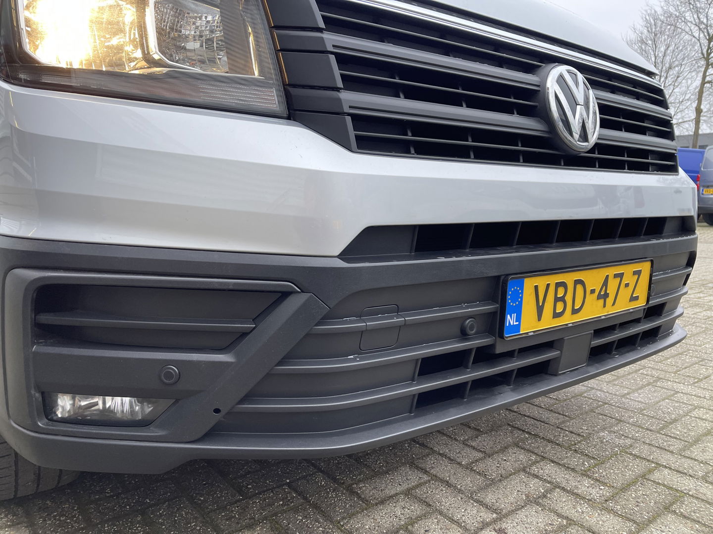 Volkswagen Crafter 30 2.0 TDI L3H2 Comfortline ( voorheen L2H1 ) / euro 6 / bpm vrij / lease vanaf € 358 / vaste prijs rijklaar € 21.950 ex btw / zilver metallic / airco / cruise / navi / pdc voor en achter