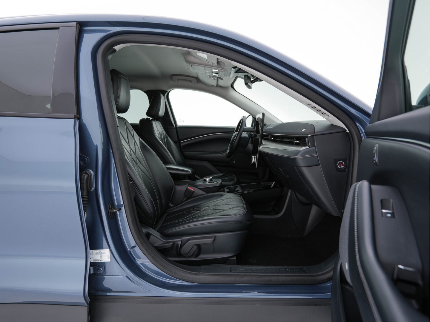 Ford Mustang Mach-E RWD 75 kWh (3-Fase-11 kW) {SOH-90%} (INCL-BTW) Aut.*LEATHER | FULL-LED | DAB | DIGI-COCKPIT | KEYLESS | NAVI-FULLMAP | CARPLAY | HEATED-COMFORTSEATS | TOPVIEW |  ADAPTIVE-CRUISE | PRIVACY-GLASS | 18'' ALU*