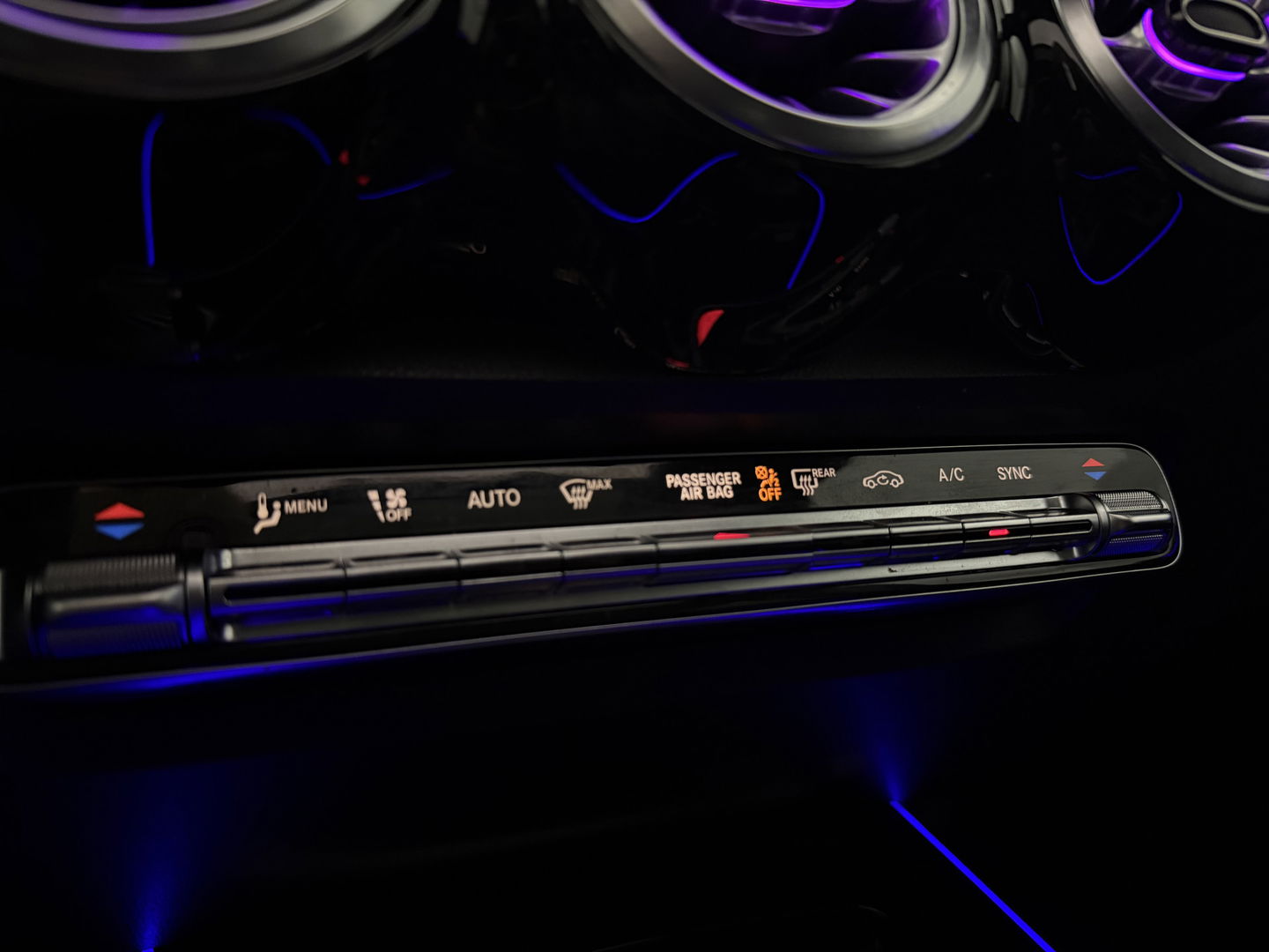 Mercedes-Benz GLB 200 Business AMG | Pano | Sfeer | Camera | Carplay | Virtual | Trekhaak | Cruise | NAP