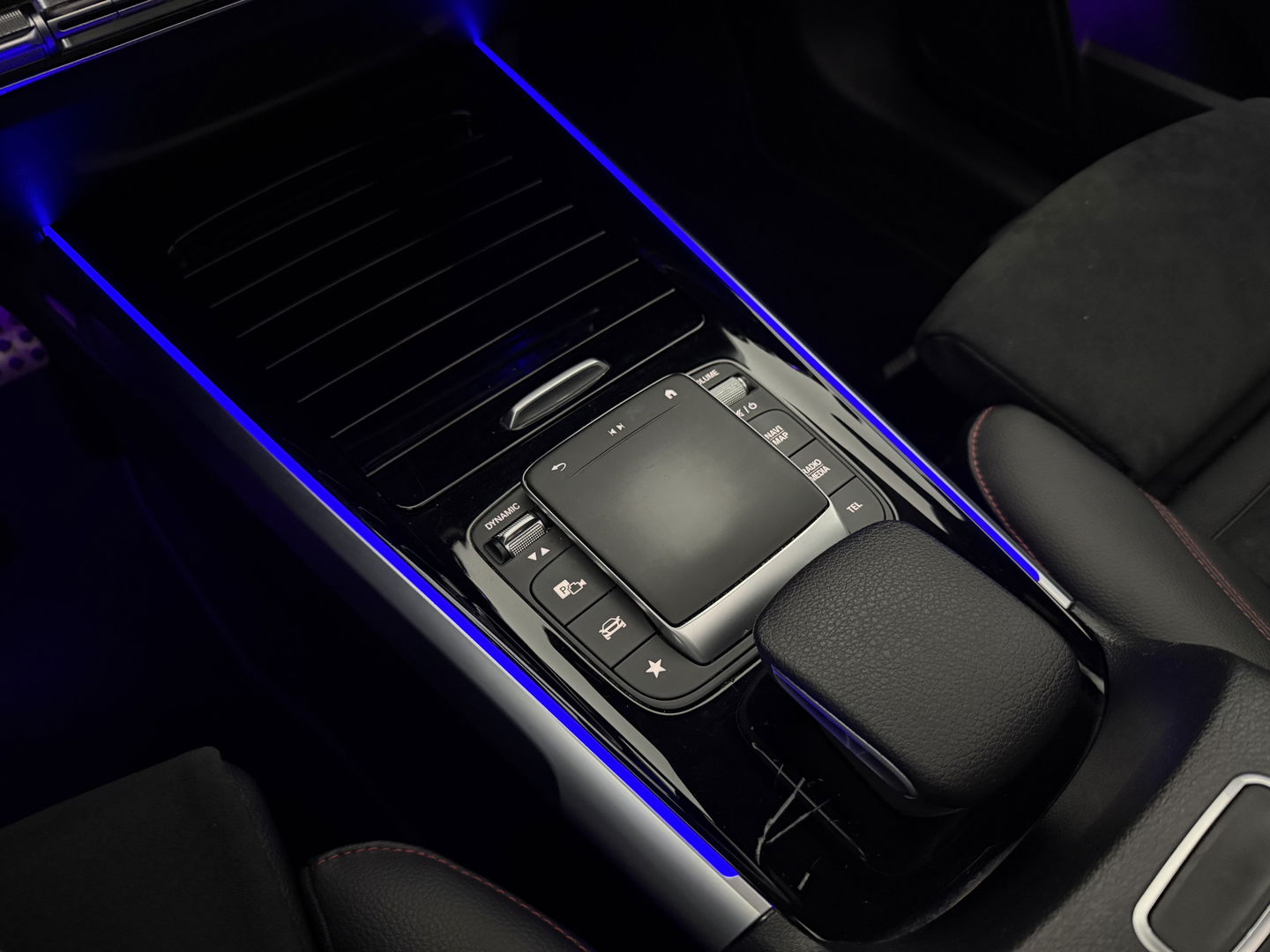 Mercedes-Benz GLB 200 Business AMG | Pano | Sfeer | Camera | Carplay | Virtual | Trekhaak | Cruise | NAP