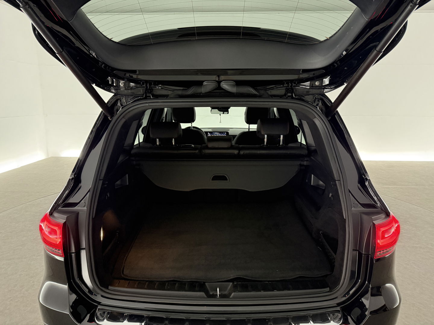 Mercedes-Benz GLB 200 Business AMG | Pano | Sfeer | Camera | Carplay | Virtual | Trekhaak | Cruise | NAP