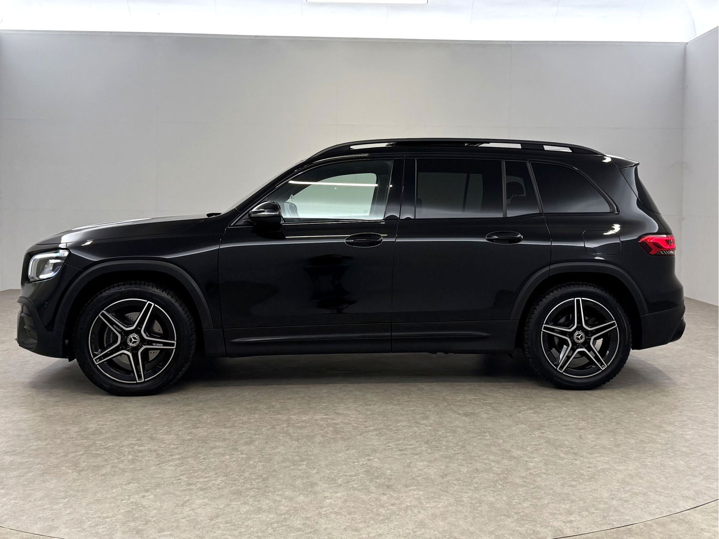 Mercedes-Benz GLB 200 Business AMG | Pano | Sfeer | Camera | Carplay | Virtual | Trekhaak | Cruise | NAP