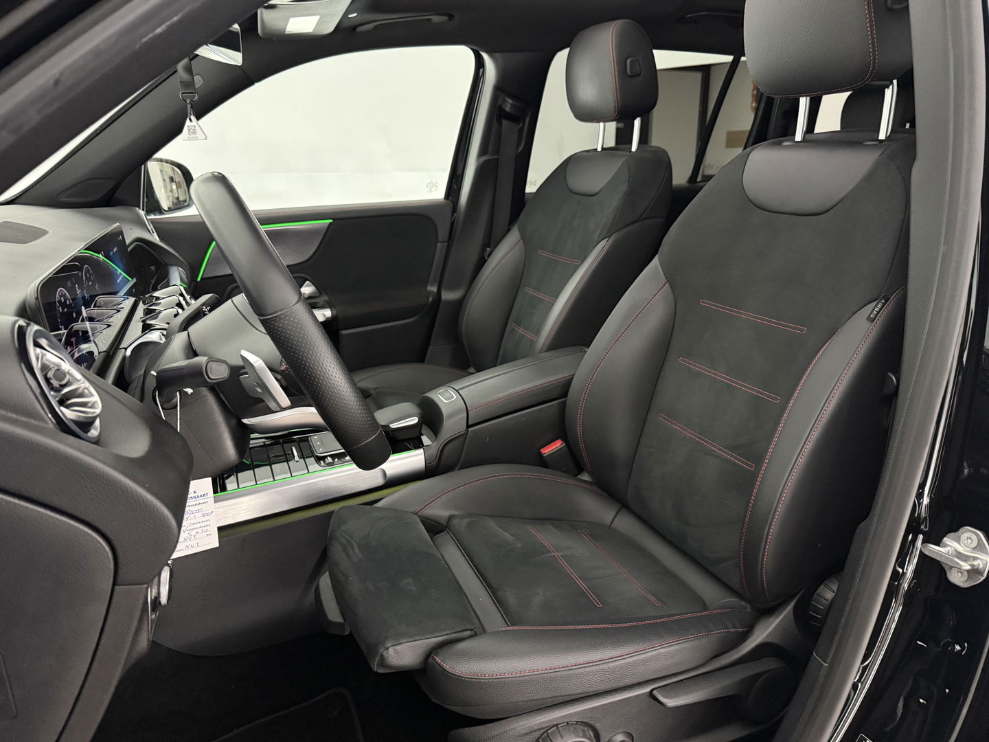 Mercedes-Benz GLB 200 Business AMG | Pano | Sfeer | Camera | Carplay | Virtual | Trekhaak | Cruise | NAP