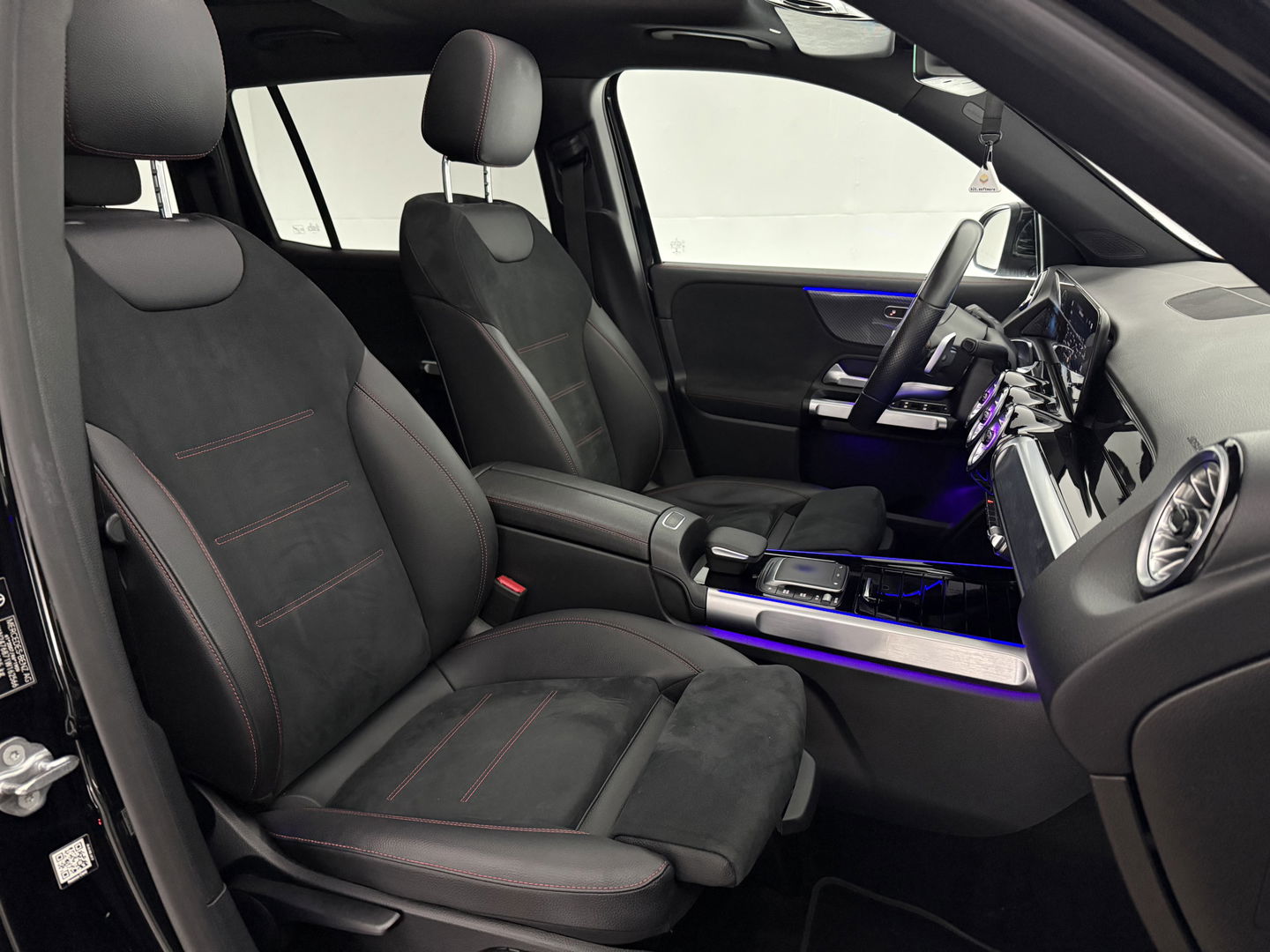 Mercedes-Benz GLB 200 Business AMG | Pano | Sfeer | Camera | Carplay | Virtual | Trekhaak | Cruise | NAP