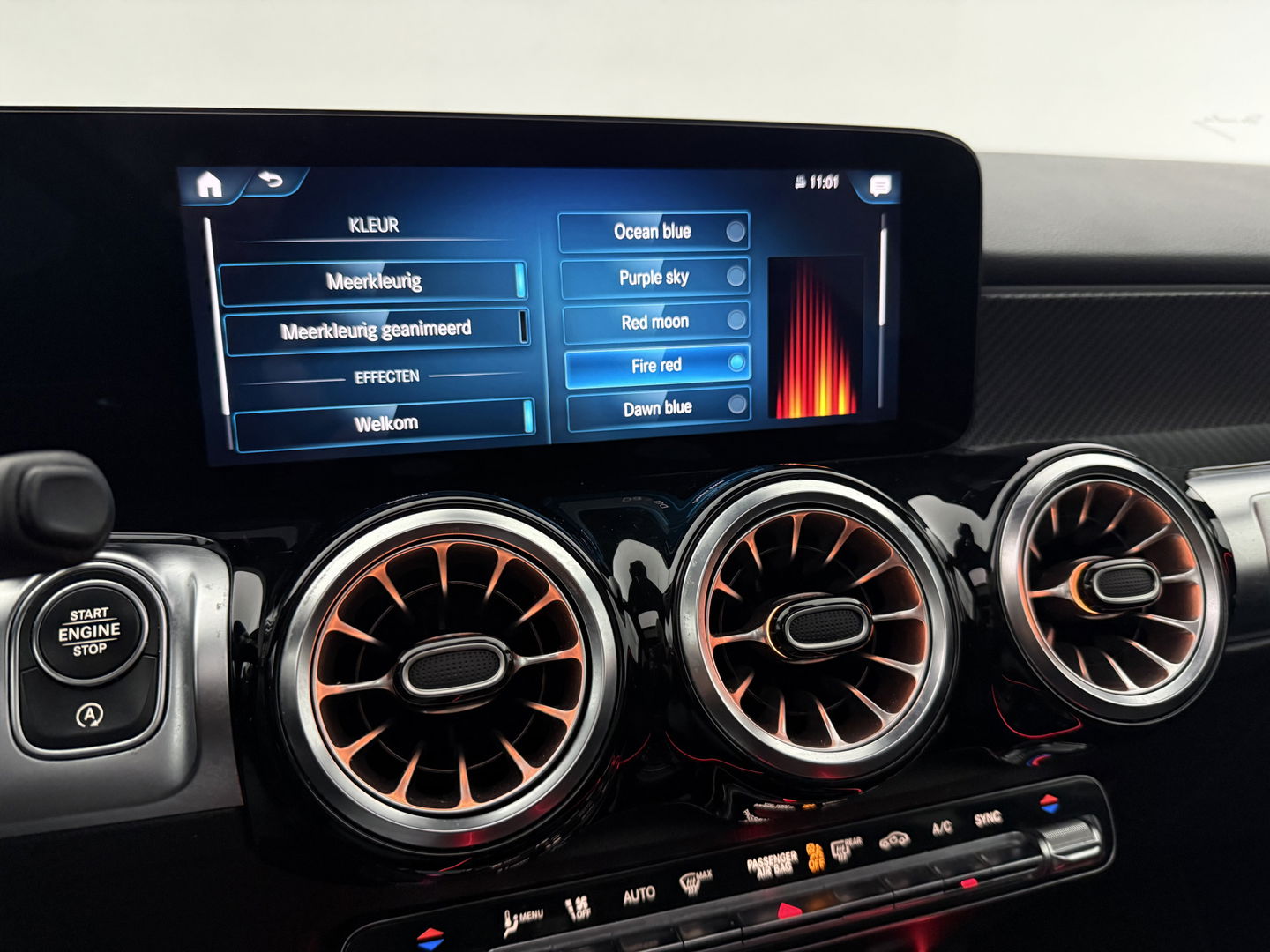 Mercedes-Benz GLB 200 Business AMG | Pano | Sfeer | Camera | Carplay | Virtual | Trekhaak | Cruise | NAP