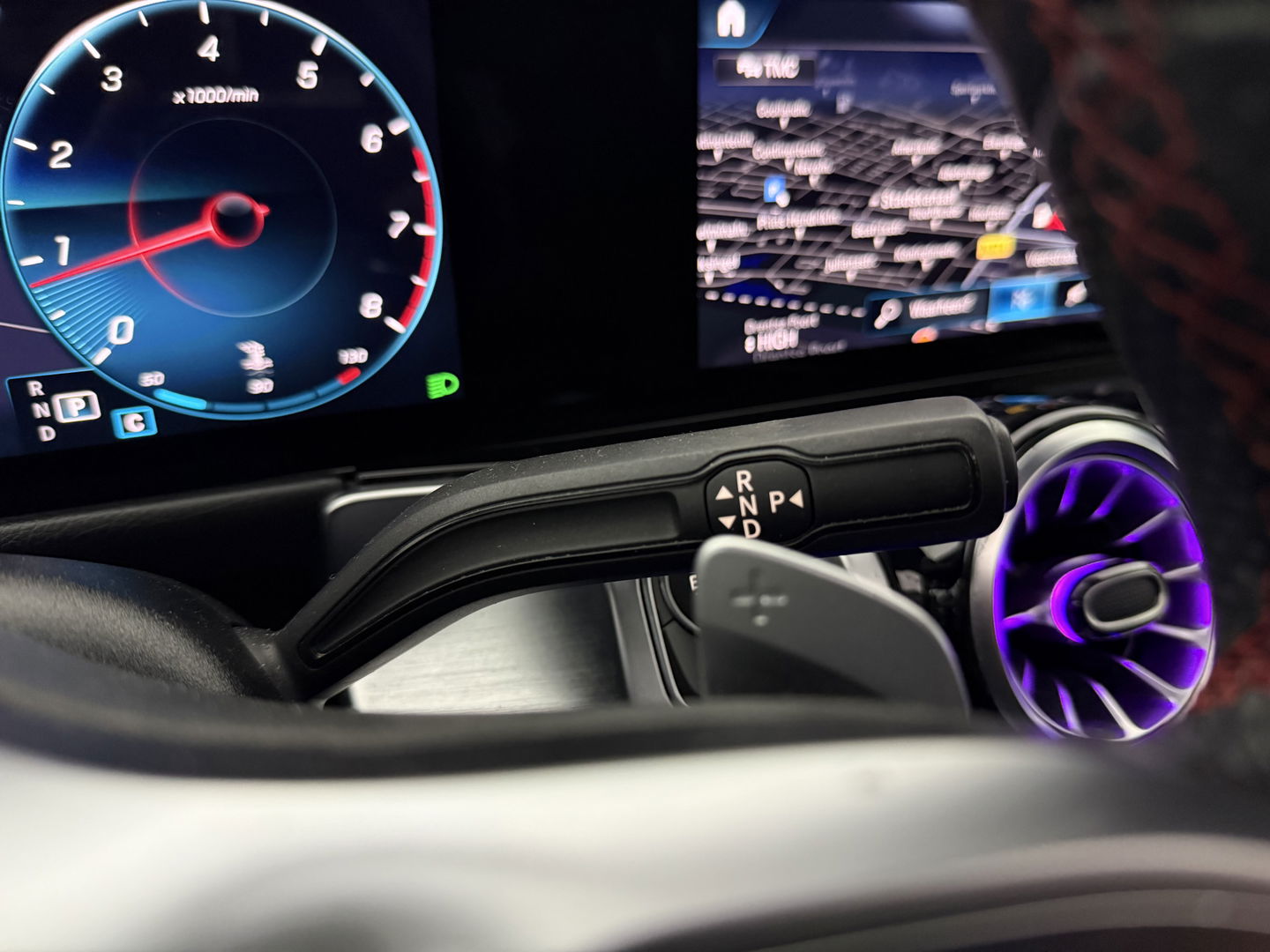 Mercedes-Benz GLB 200 Business AMG | Pano | Sfeer | Camera | Carplay | Virtual | Trekhaak | Cruise | NAP