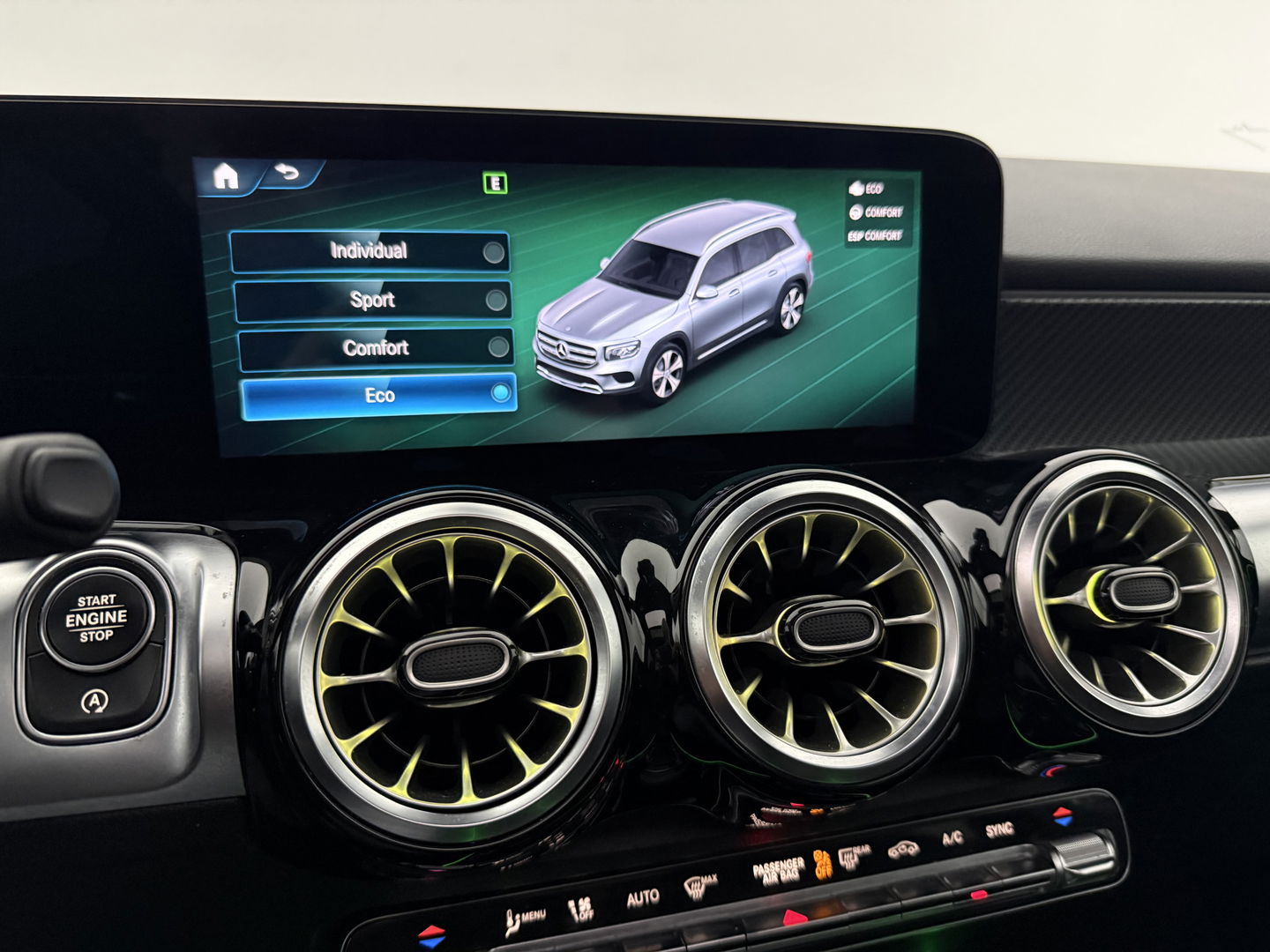 Mercedes-Benz GLB 200 Business AMG | Pano | Sfeer | Camera | Carplay | Virtual | Trekhaak | Cruise | NAP