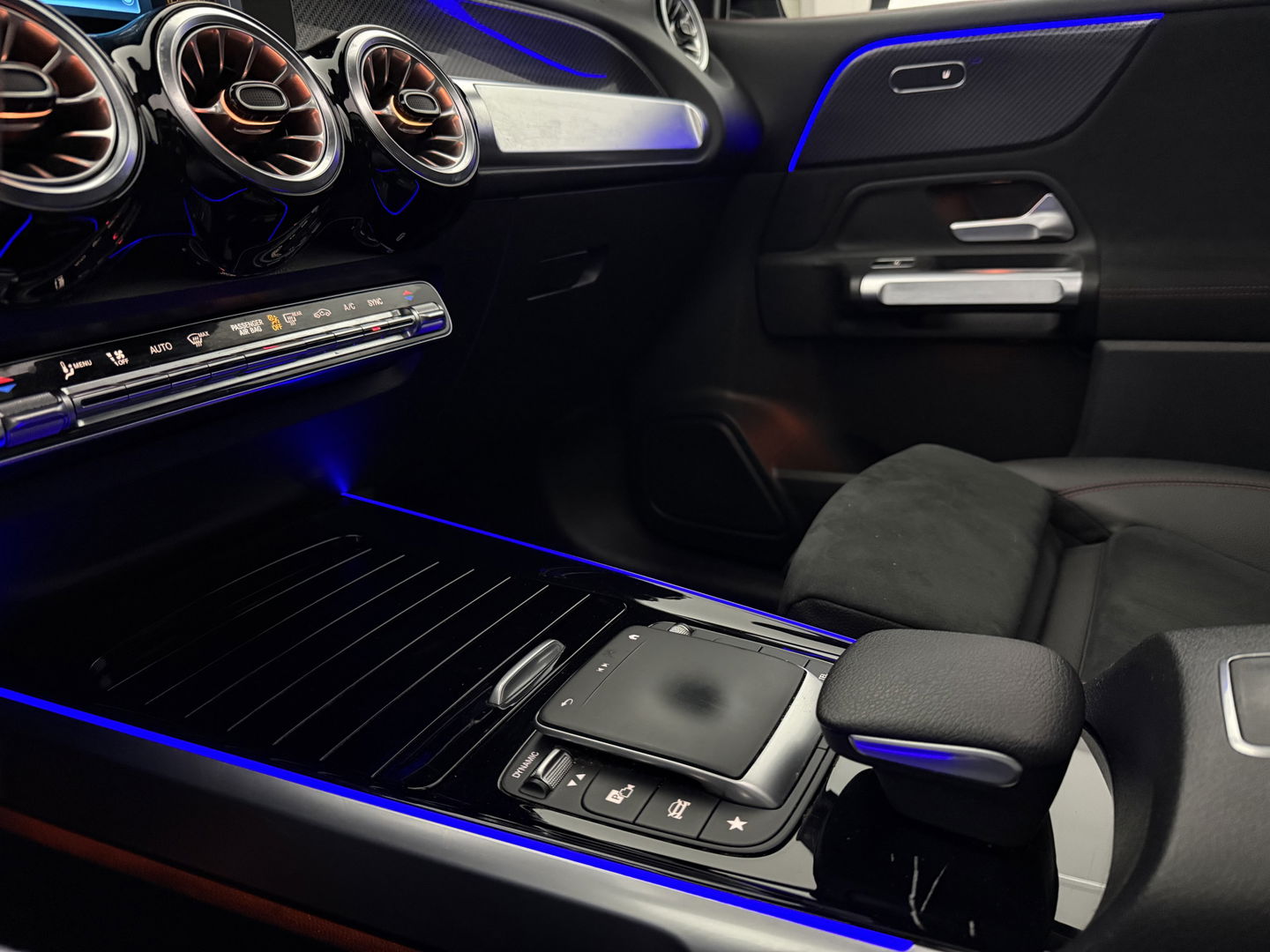 Mercedes-Benz GLB 200 Business AMG | Pano | Sfeer | Camera | Carplay | Virtual | Trekhaak | Cruise | NAP