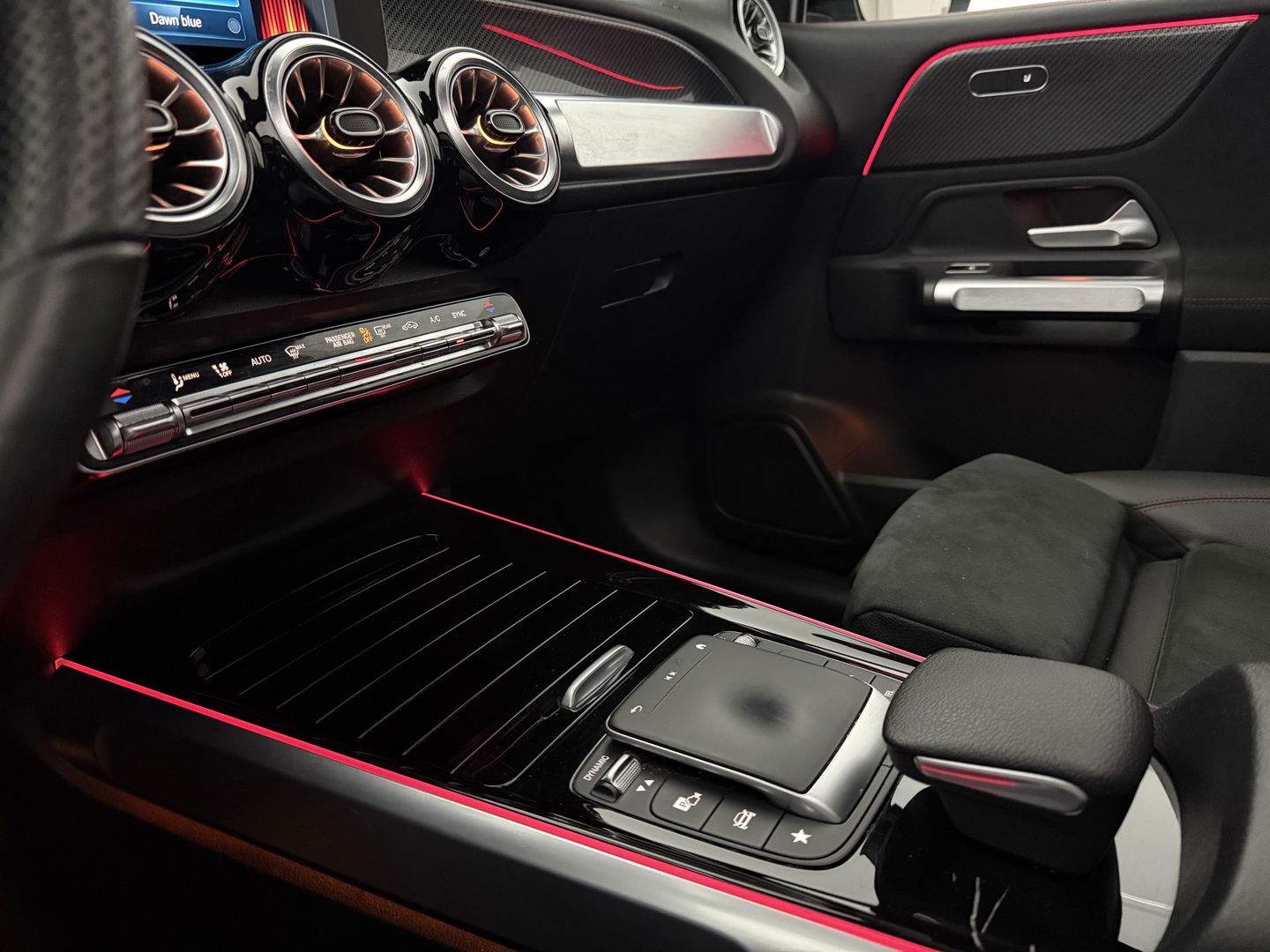 Mercedes-Benz GLB 200 Business AMG | Pano | Sfeer | Camera | Carplay | Virtual | Trekhaak | Cruise | NAP