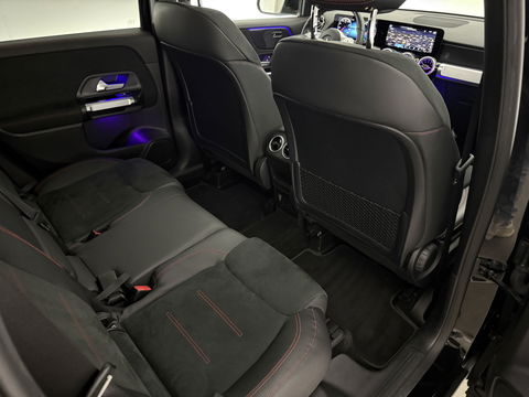 Mercedes-Benz GLB 200 Business AMG | Pano | Sfeer | Camera | Carplay | Virtual | Trekhaak | Cruise | NAP