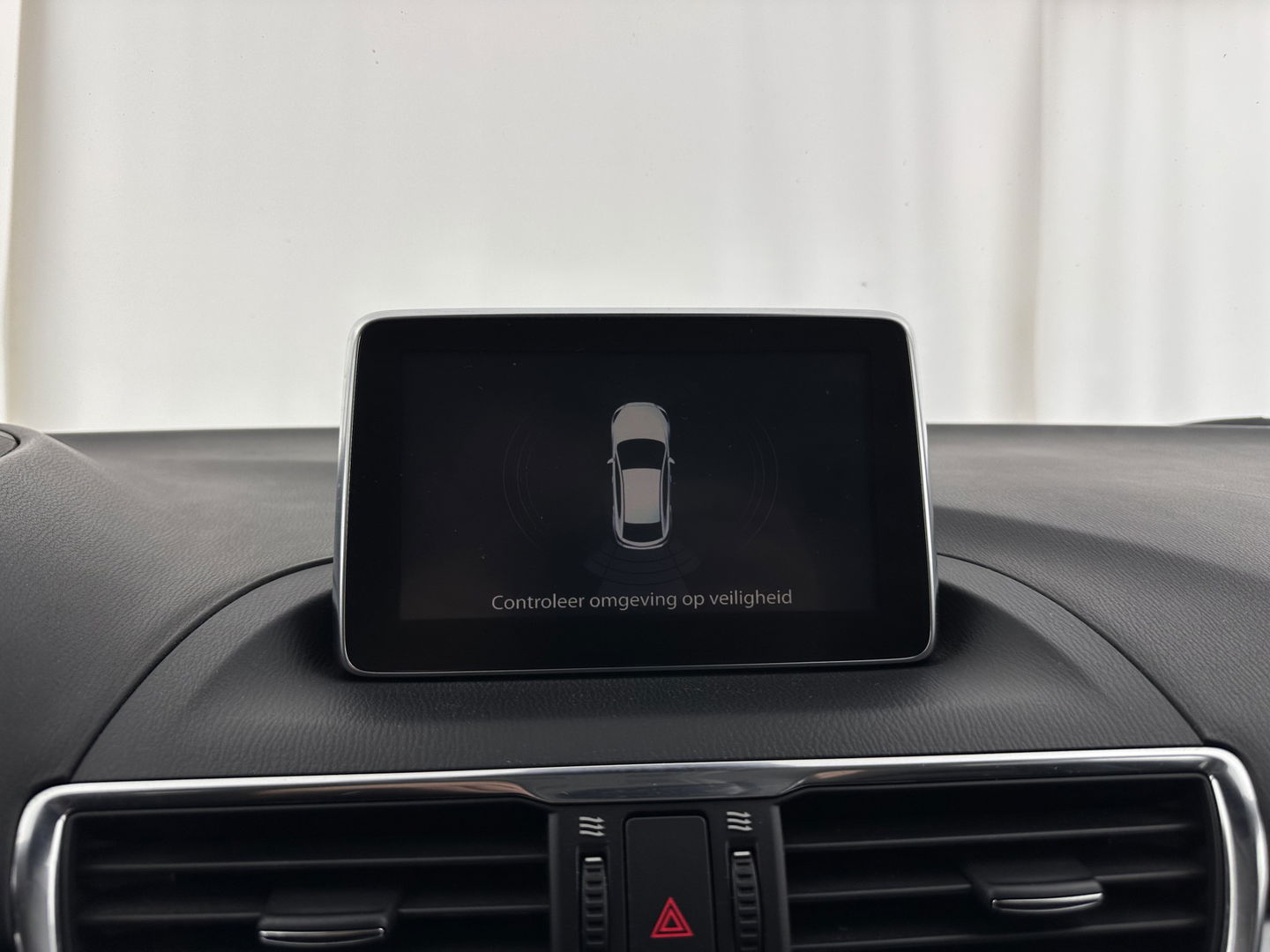 Mazda 3 2.2D Skylease GT *LEATHER | CRUISE | HEATED-COMFORTSEATS | HEAD UP | PRIVACYGLASS | XENON | TOWBAR | LANE-ASSIST |  18"ALU*