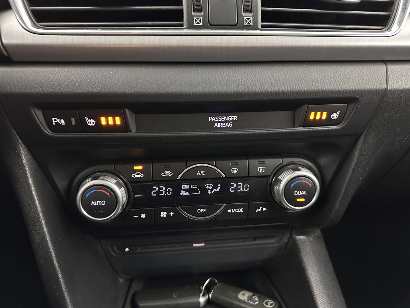 Mazda 3 2.2D Skylease GT *LEATHER | CRUISE | HEATED-COMFORTSEATS | HEAD UP | PRIVACYGLASS | XENON | TOWBAR | LANE-ASSIST |  18"ALU*