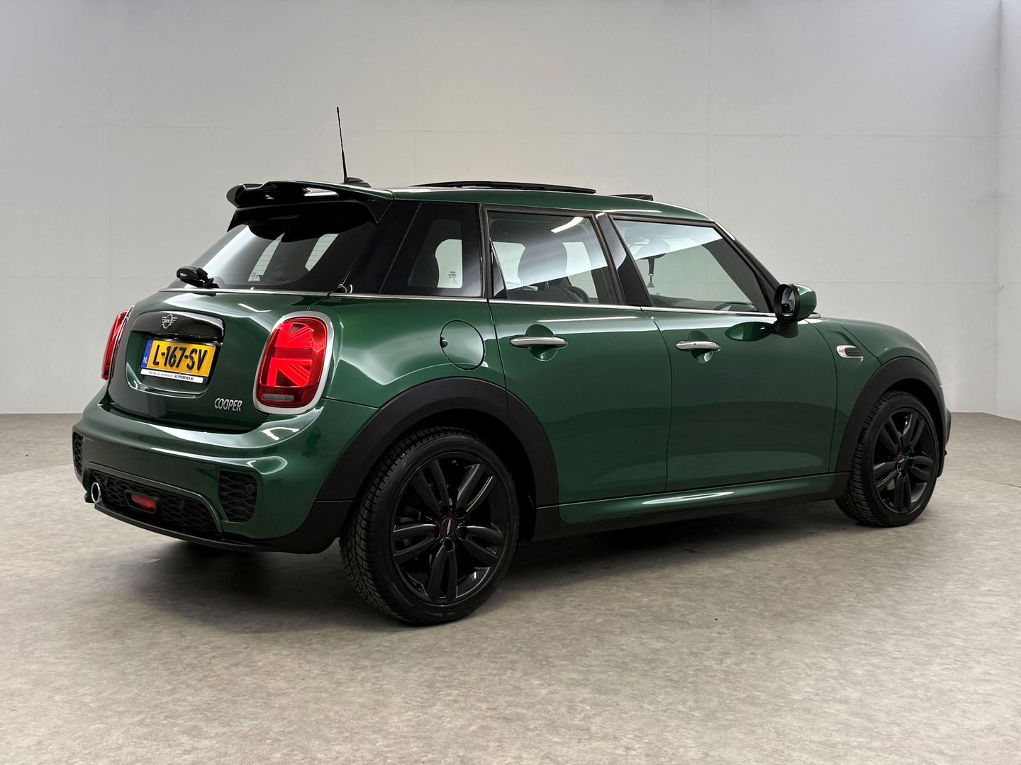 MINI Cooper 1.5 Cooper JCW | Pano | Virtual | Sfeer | Carplay | Cruise | Stoelverw. | Navi | Parkeersens.