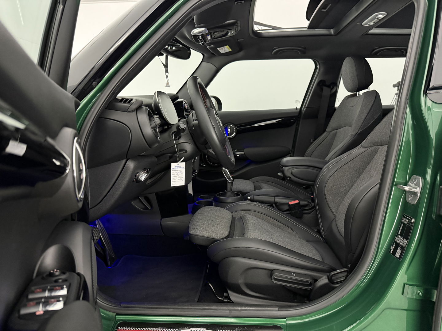 MINI Cooper 1.5 Cooper JCW | Pano | Virtual | Sfeer | Carplay | Cruise | Stoelverw. | Navi | Parkeersens.