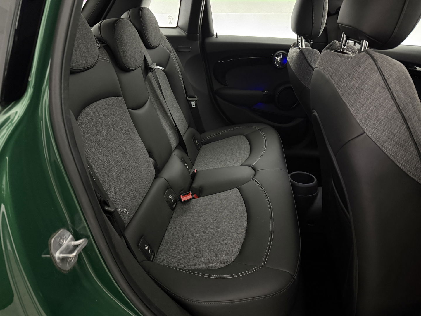 MINI Cooper 1.5 Cooper JCW | Pano | Virtual | Sfeer | Carplay | Cruise | Stoelverw. | Navi | Parkeersens.