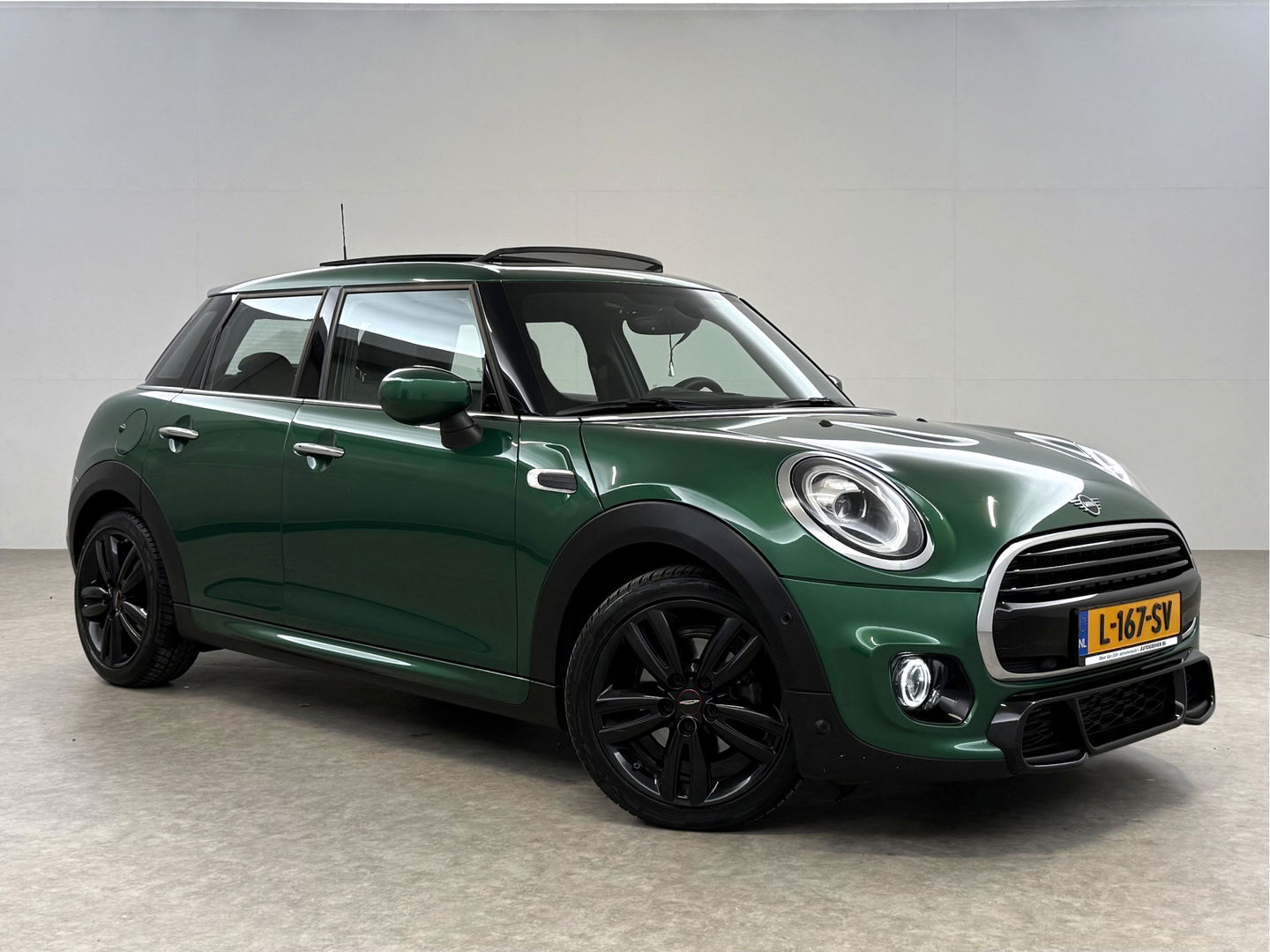 MINI Cooper 1.5 Cooper JCW | Pano | Virtual | Sfeer | Carplay | Cruise | Stoelverw. | Navi | Parkeersens.